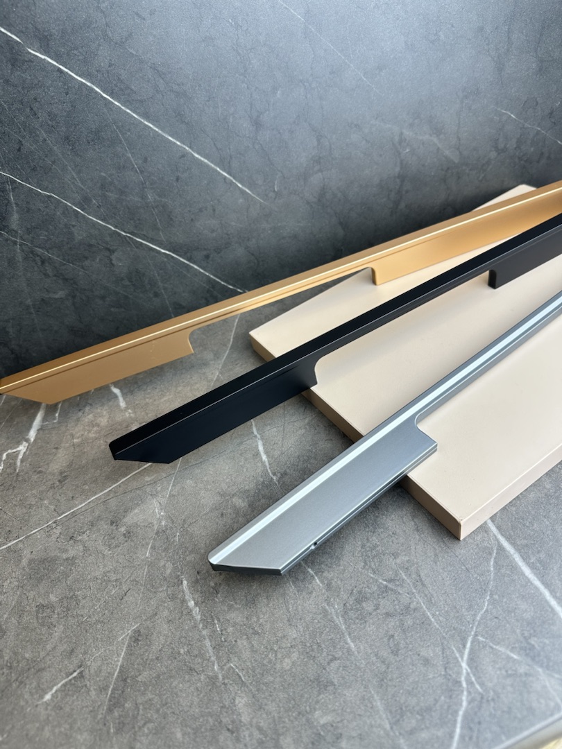 Ручка накладная 533- 800, золото матовое