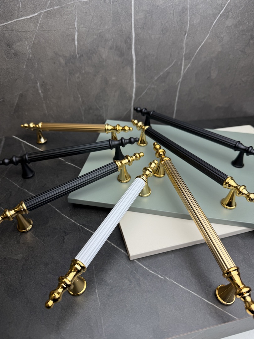 Ручка-скоба 596- 128, пластик, золото