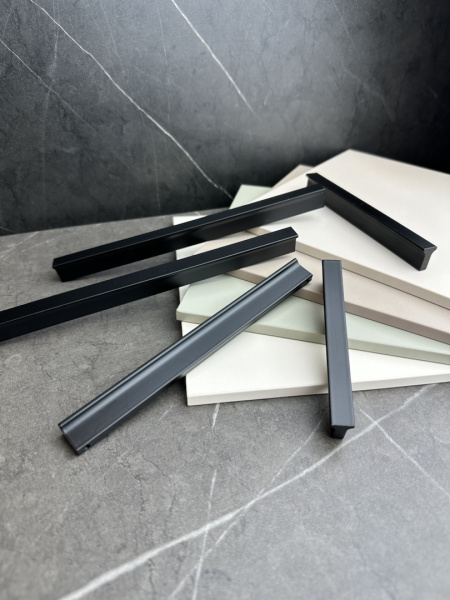 Ручка-скоба 590- 160, чёрный матовый