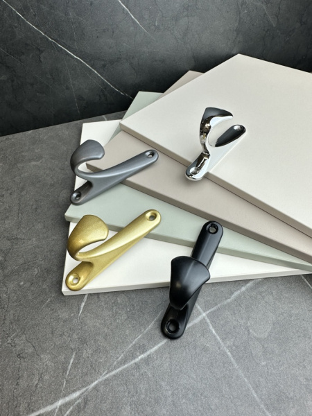 Крючок 016 - однорожковый, матовый золото