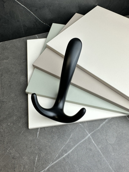 Крючок 025 - 3-х рожковый, черный матовый