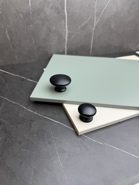 Ручка-кнопка 600-040, пластик, черный